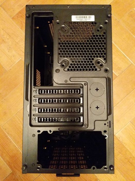 Кутия Cooler Master N200 micro ATX