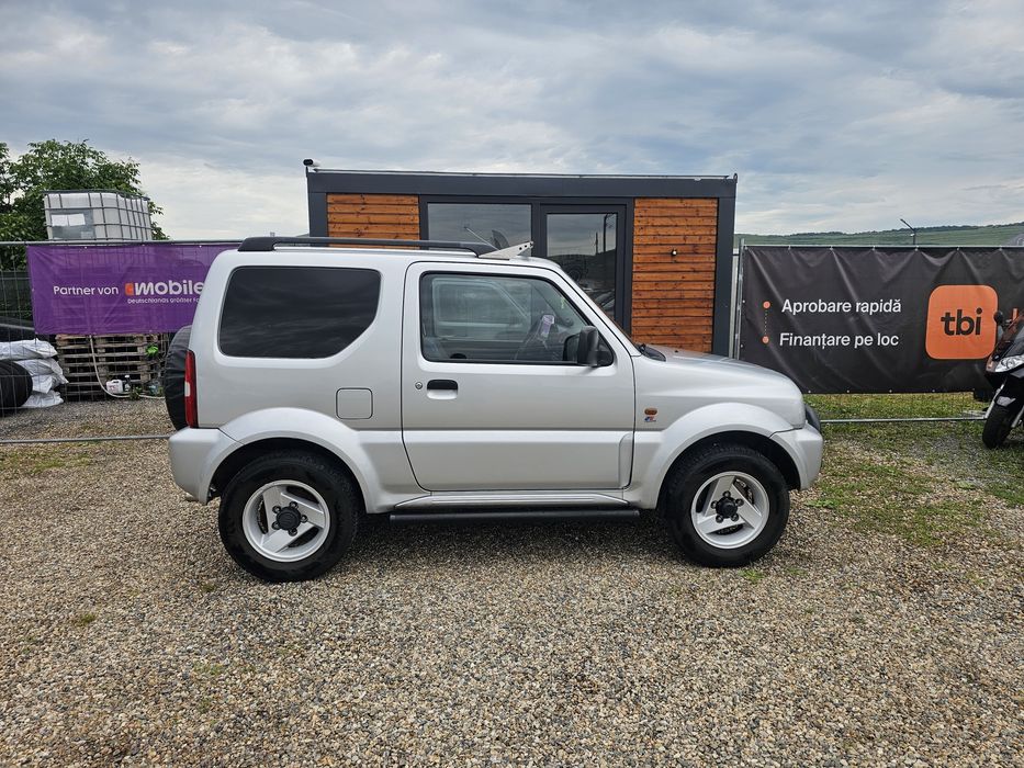 Suzuki jimny 1.3 Benzina 4x4 cu reductor Aer condiționat, Jante  Cârlig  Posibil rate *