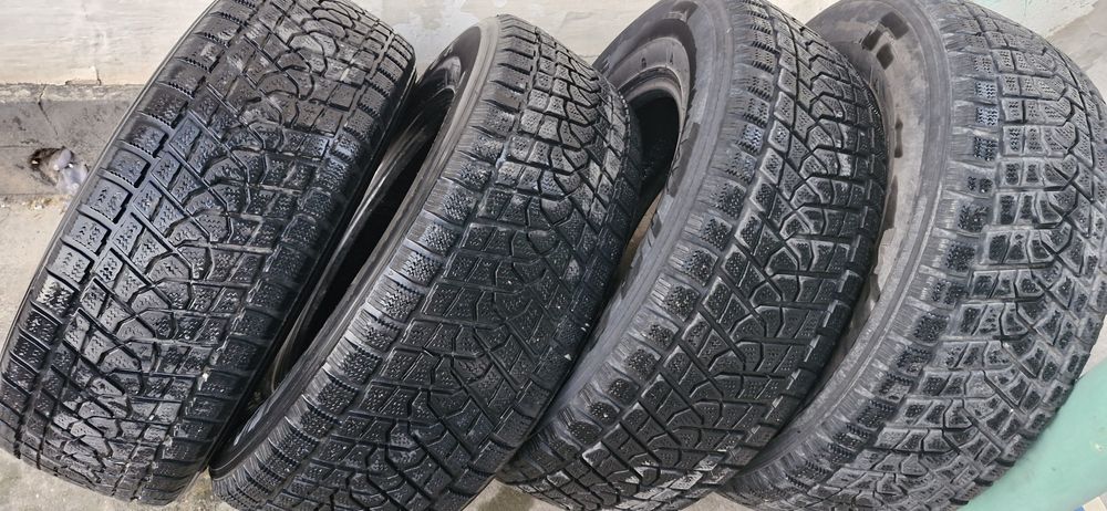 Продам балоны зимние R17/65/265