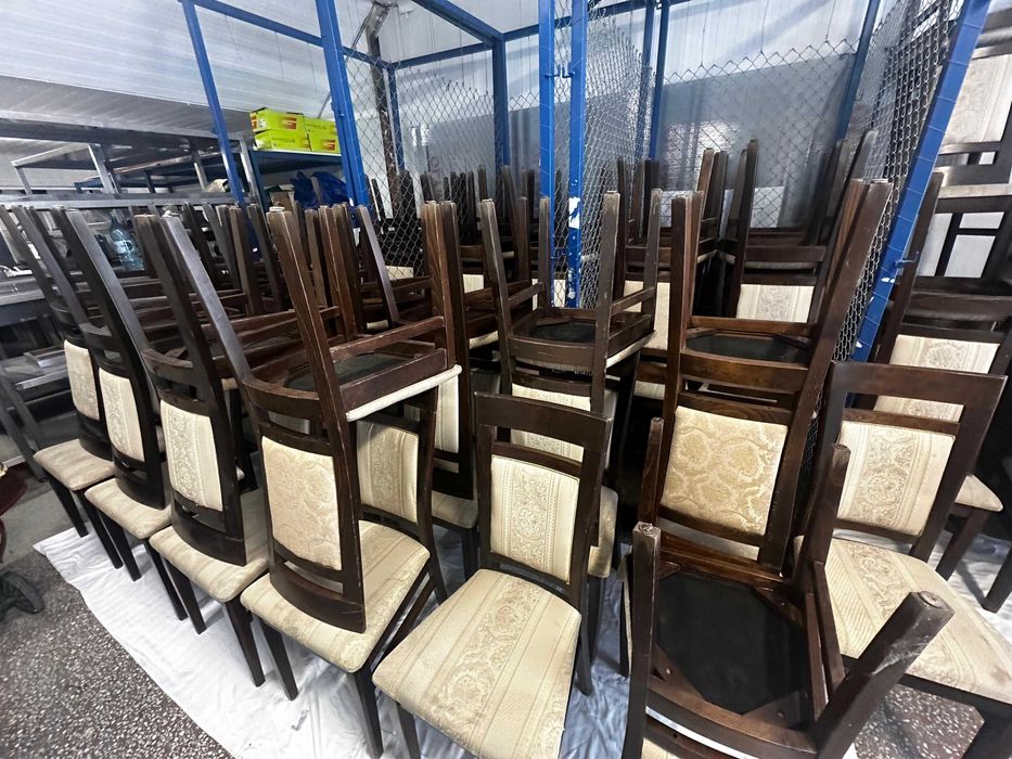 Vand scaune de lemn cu tapiserie 65 lei bucata