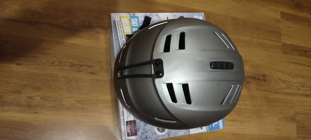 Скиорска каска размер L