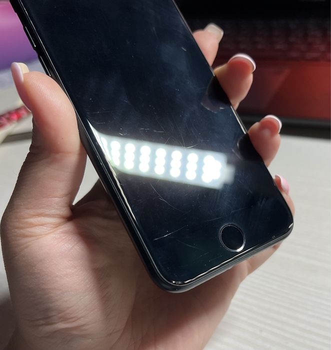 Продам Iphone SE 2020г 128 Гб
