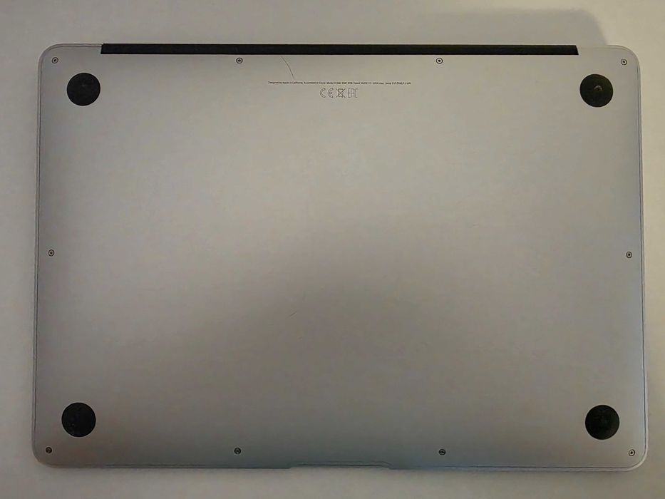 Vand/Schimb Macbook Air 2017 (achizitionat si activat in 2019)