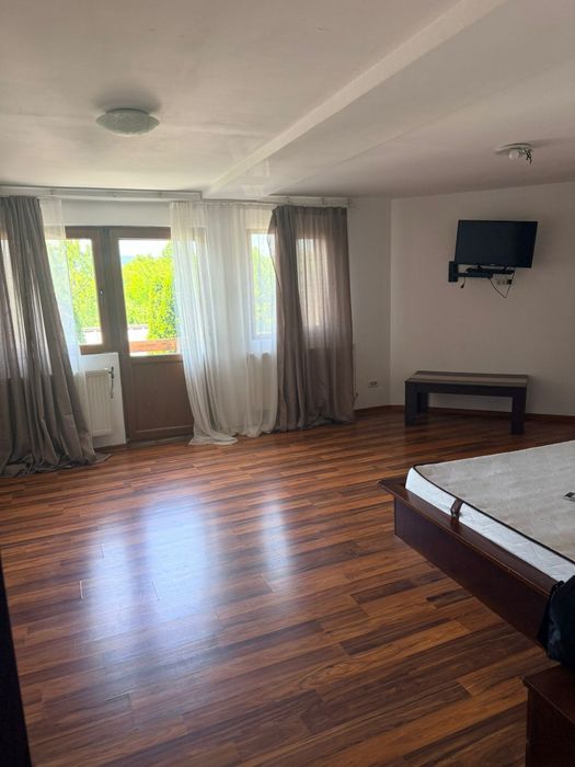 Inchiriez apartamnt intr o vila