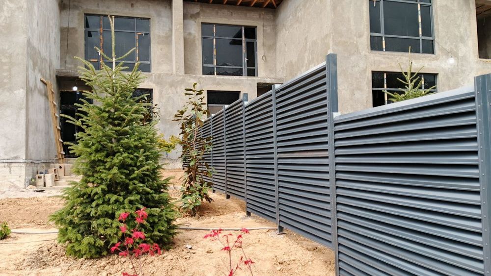 Жалюзи, заборы из металла.