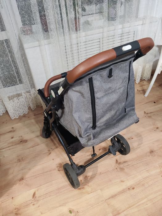 Детская складная коляска