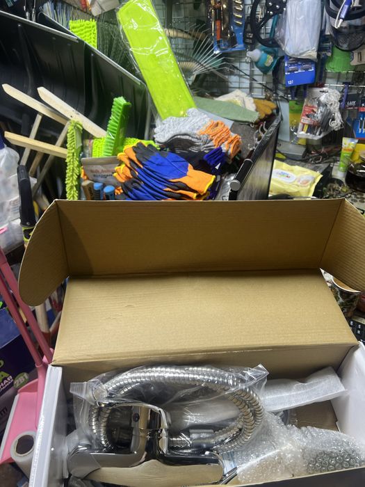 Смеситель на ванну .Смеситель кухонный