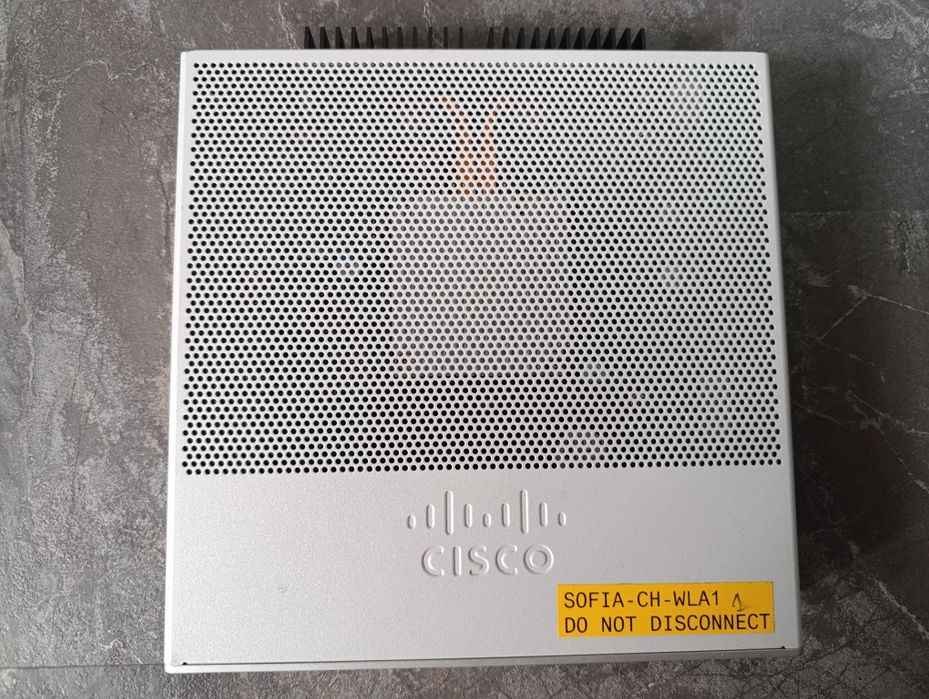 Cisco 3504 Wireless Controller (AIR-CT3504-K9) с 71 ПЕРМАНЕНТНИ ЛИЦЕНЗА