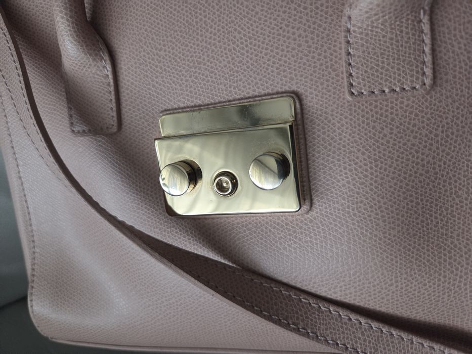 FURLA METROPOLIS medium satchel, culoare moonstone

Stare foarte buna,