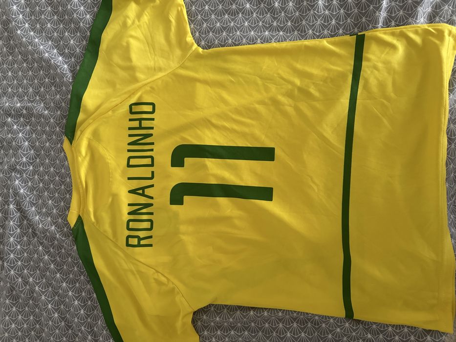 Tricou cu semnatura lui Ronaldinho