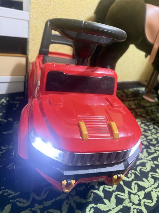 Каталка машина красная