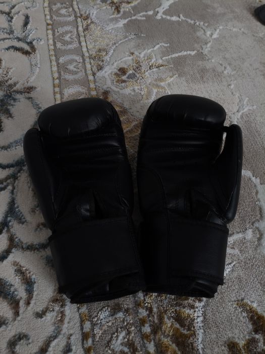 Боксерские перчатки