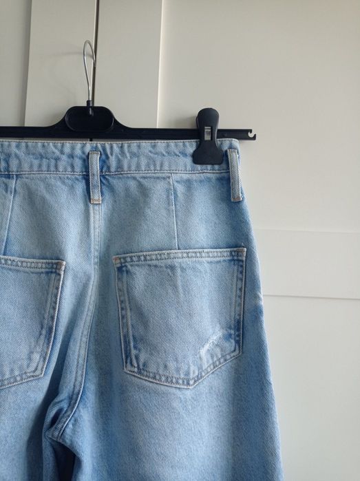скъсани дънки Bershka