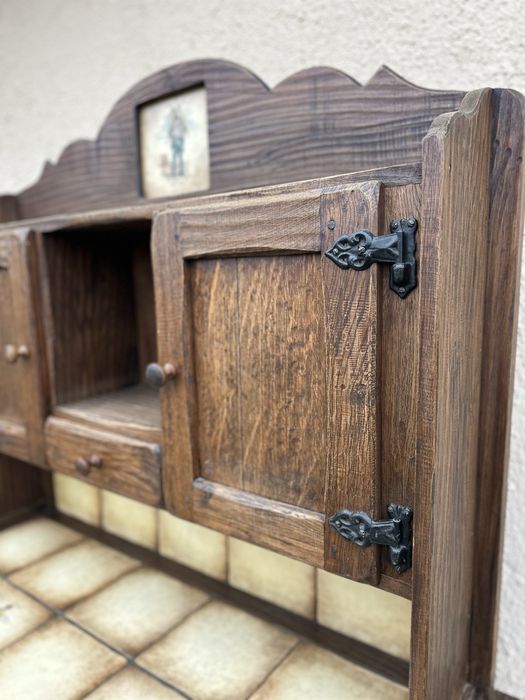 Масивен дървен кухненски шкаф от дъб