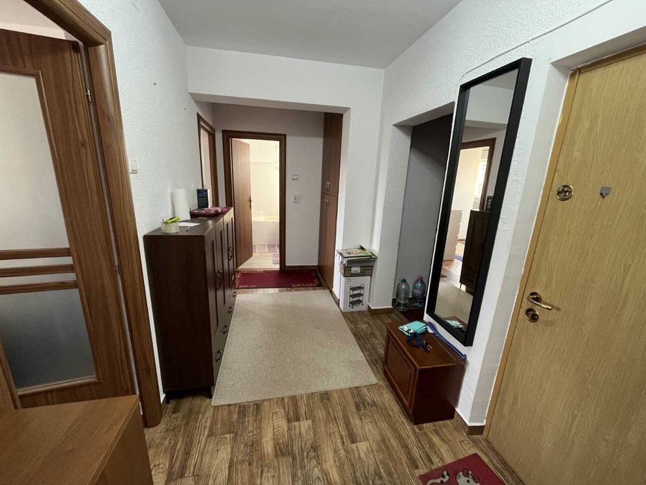 Apartament cu 3 Camere, Decomandat, Boxă la subsol, Zona Mercur-Cetate