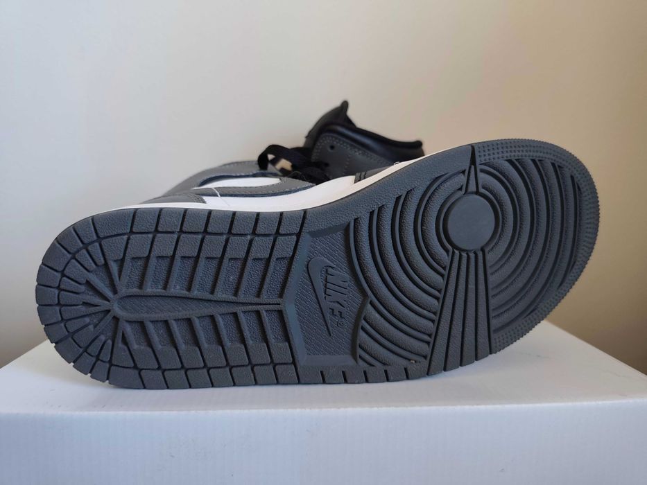 Високи сникърси Air Jordan - размер EU-40,5