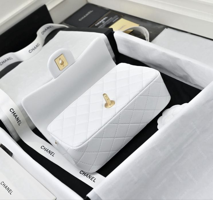 Geanta Chanel Timless Classique alb-pe stoc