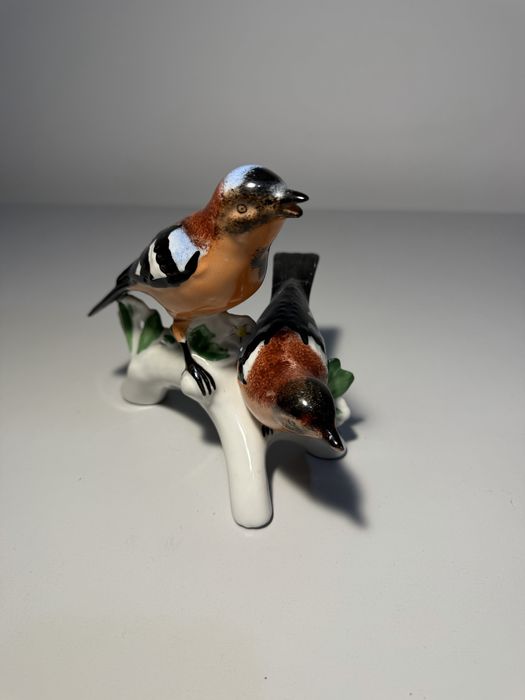 Figurina Iris Cluj din portelan pictat manual cu pasari pe creanga