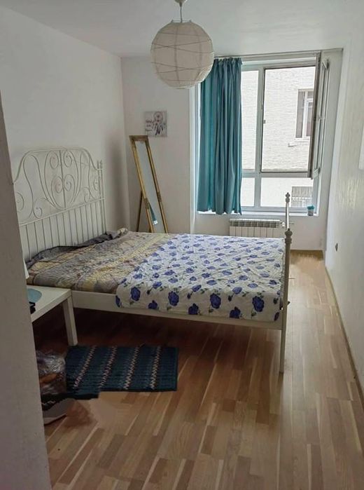 Дава се под наем Тристаен апартамент в София, Център - 95 кв.м за 700 € - Снимка #1