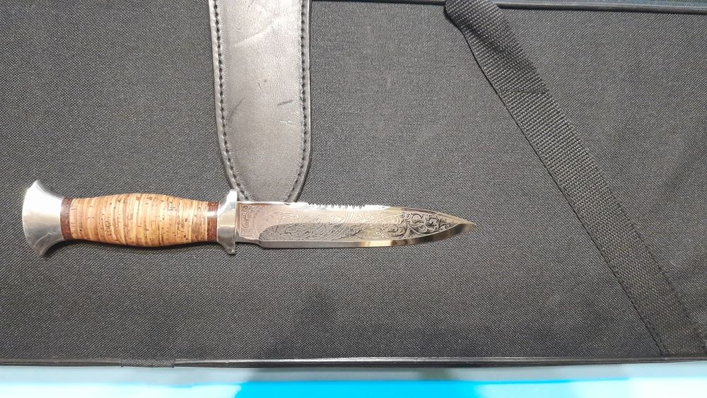 Нож коллекционный Златоуст,и Пшак Азиатский в кожаных ножнах.
