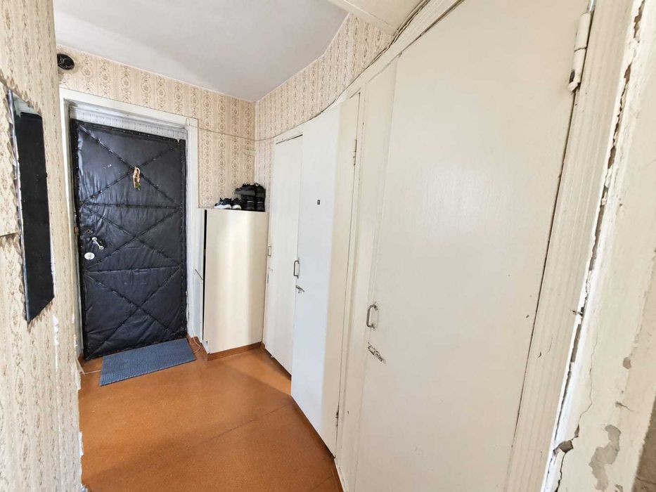 Продам  3-комн. квартиру на 6 мкр.