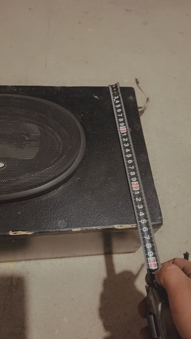 Продам короб с динамиками.