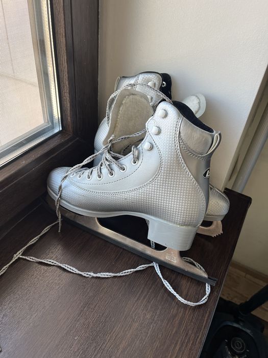 Коньки фигурные Botas