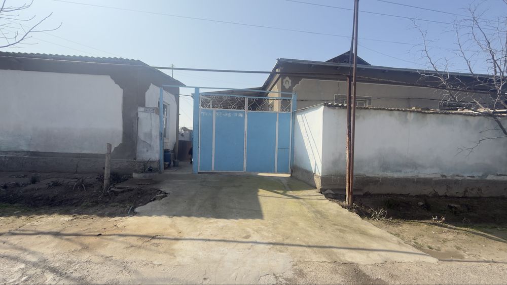 Srochno uy sotiladi 18 sotix hamma sharoyiti bor