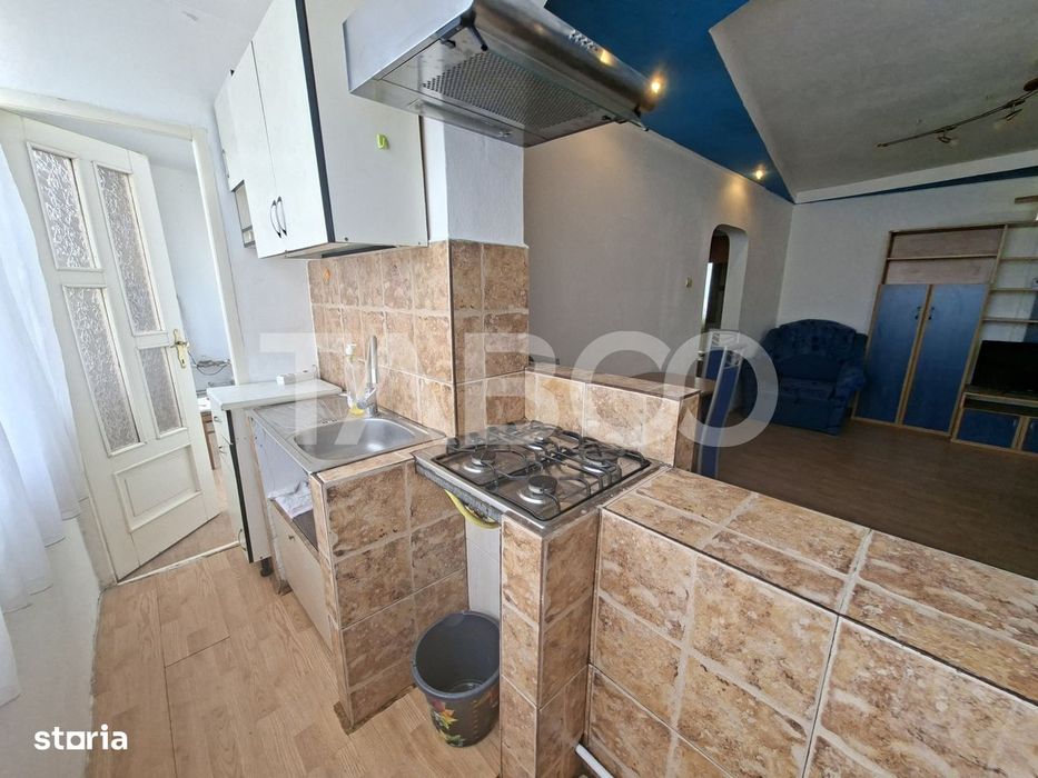Apartament de vanzare cu 3 camere si balcon Mihai Viteazul lift