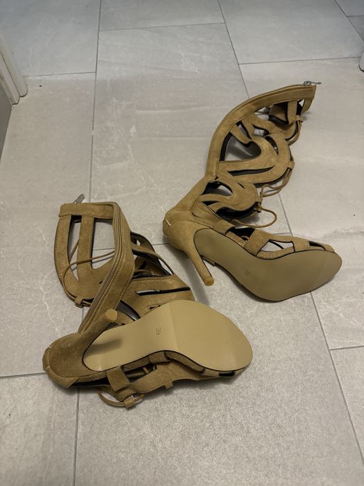 Vand sandale lungi