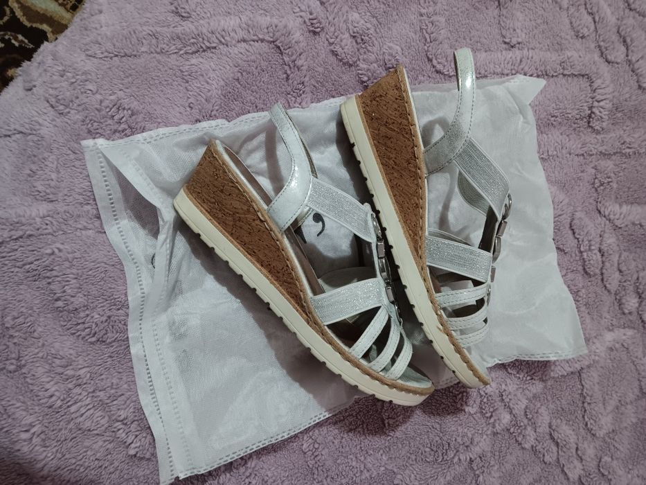 Продавам дамски сандали