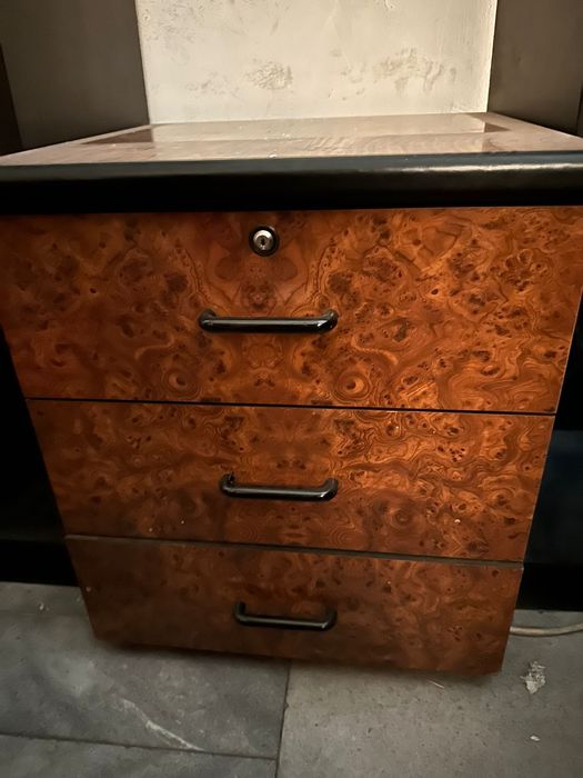 Мебели - бюра и шкафове