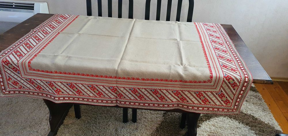 Ленена покривка-бижу