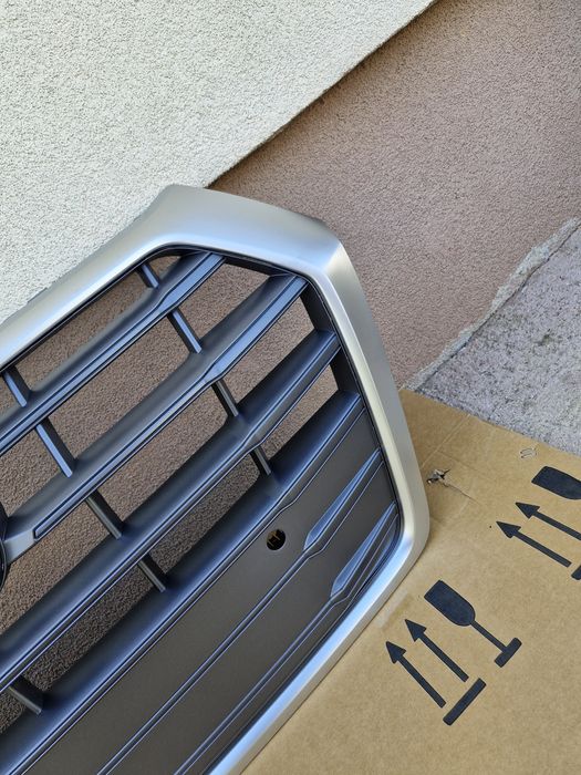 Grila centrala Audi Q5  NOUA  2016-2020