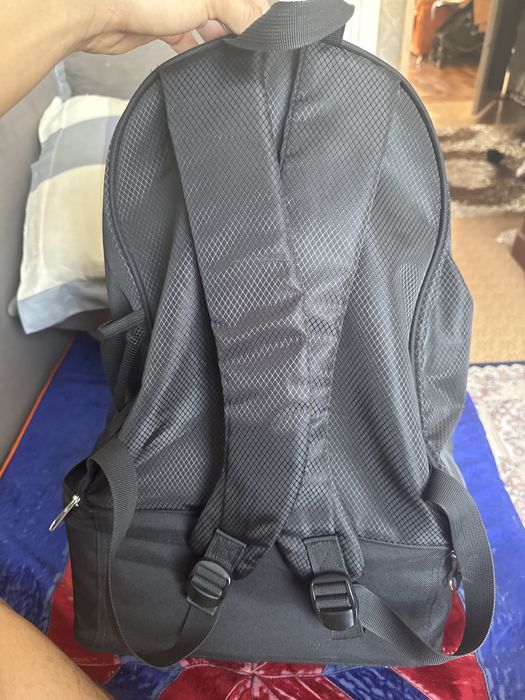 Кроссовки и сумка макрон оба оригинал