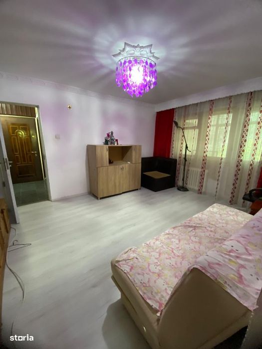2 camere la parter cu balcon , zona Radu Negru