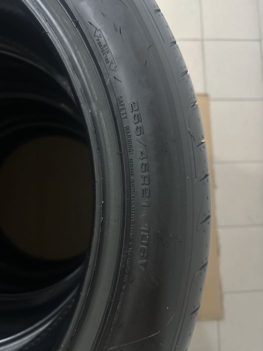 255/45 R21 Godyear Eagle F1