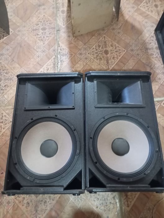 АПАРАТУРА сатылады Екі КАЛОНКА Активный ПУЛЬТ микрофон шнурымен