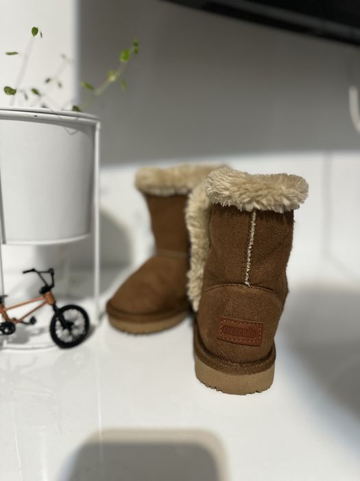 Cizme cu blanita gen ugg marimea 23