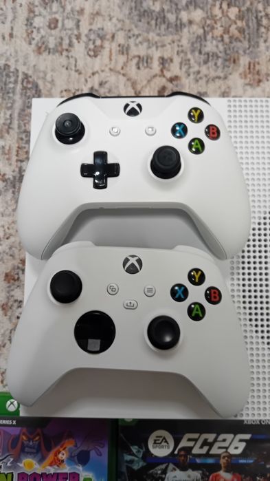 XBOX ONE 2 manete 3 CD-uri