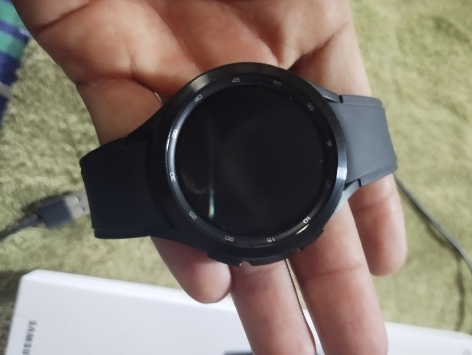 Samsung galaxy smart watch 4. Holati ideal.