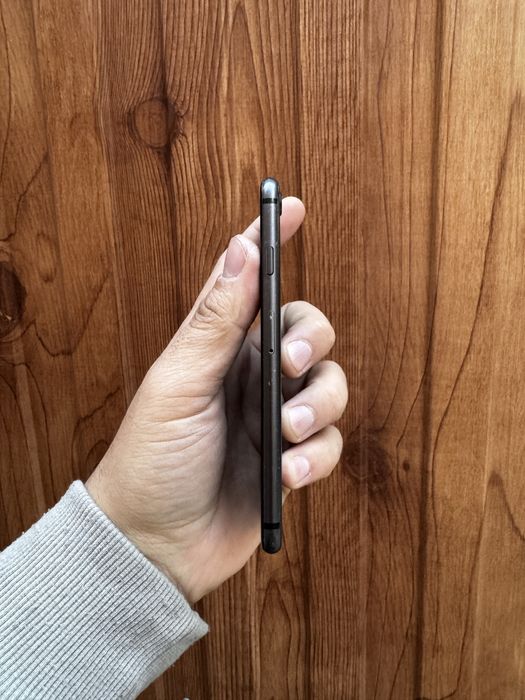 Продам iphone 8 почти в идеале