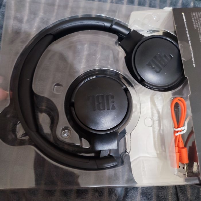 Продам наушники новые.