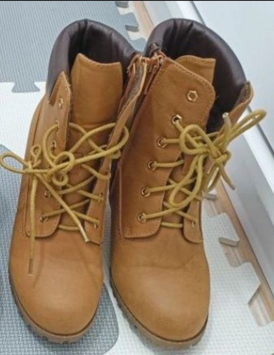 Botine călduroase, Nr 37, branț 24 cm , toc  8 cm