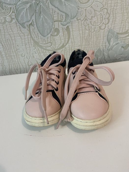 Кросовки на девочку  22 размера