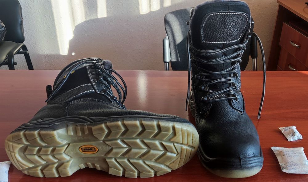 Ботинки с высокими берцами зимние