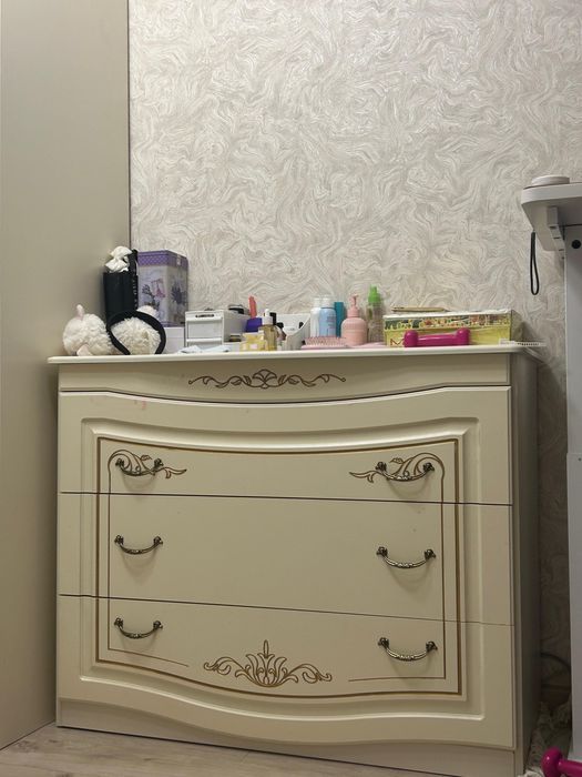 Шкаф комод зеркало для спальни