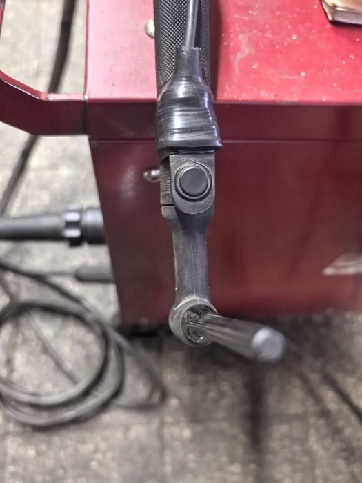 Продавам италиански заваръчен апарат AC DC