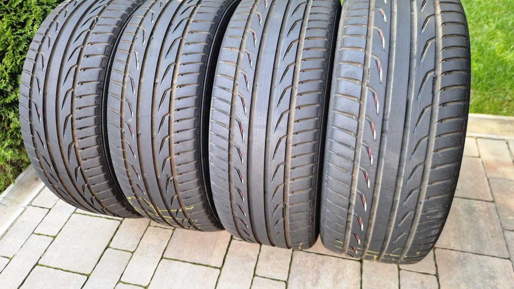 Anvelope vara 235 45 R 19 Semperit.
