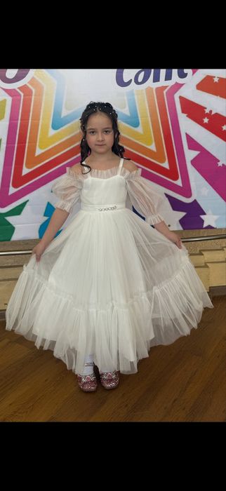 Продам платье на девочку,5-7 лет